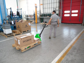 Low lifting hand pallet truck